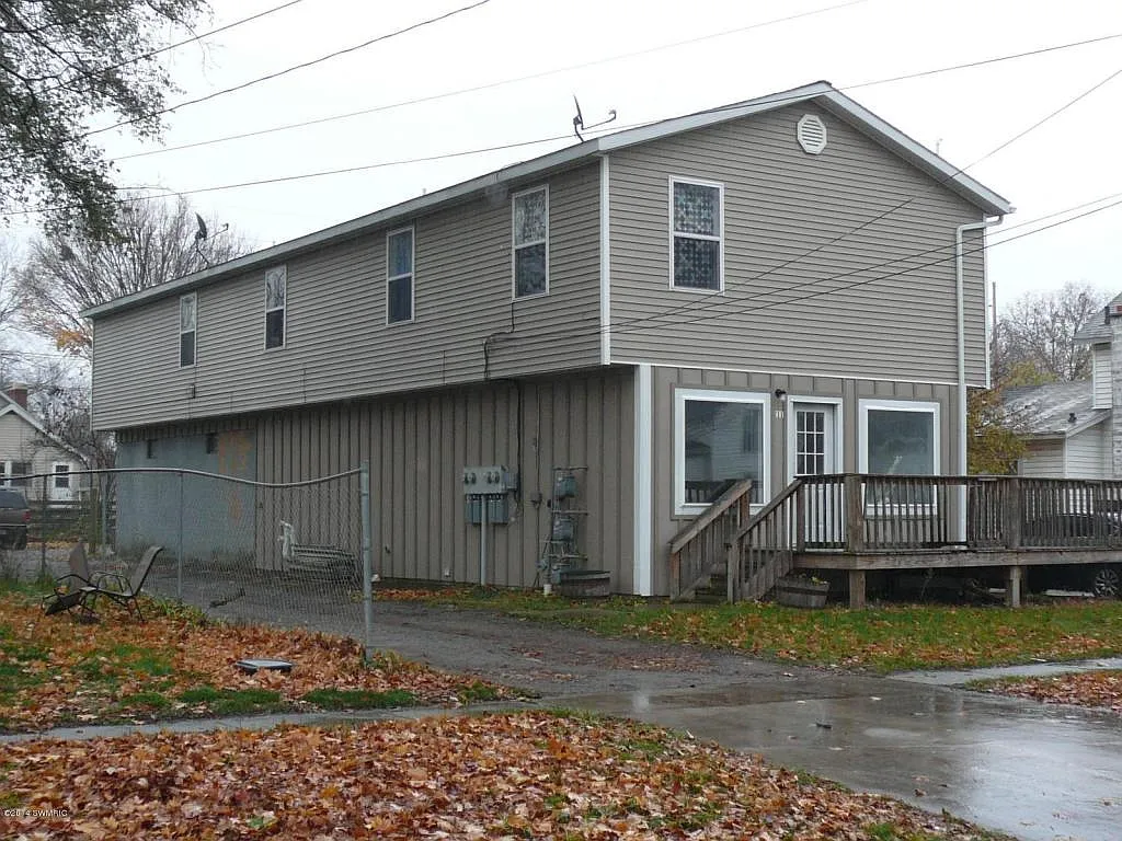 211 N Park St photo 1