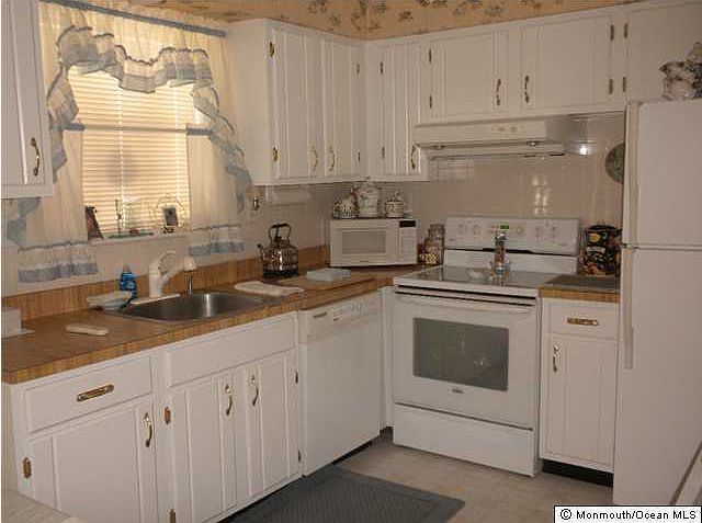 2nd image of 2 Carnation Drive #D