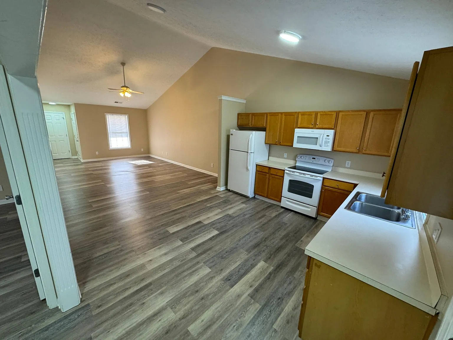 3 bed, 1300 sqft, $1,250 — Photo 3