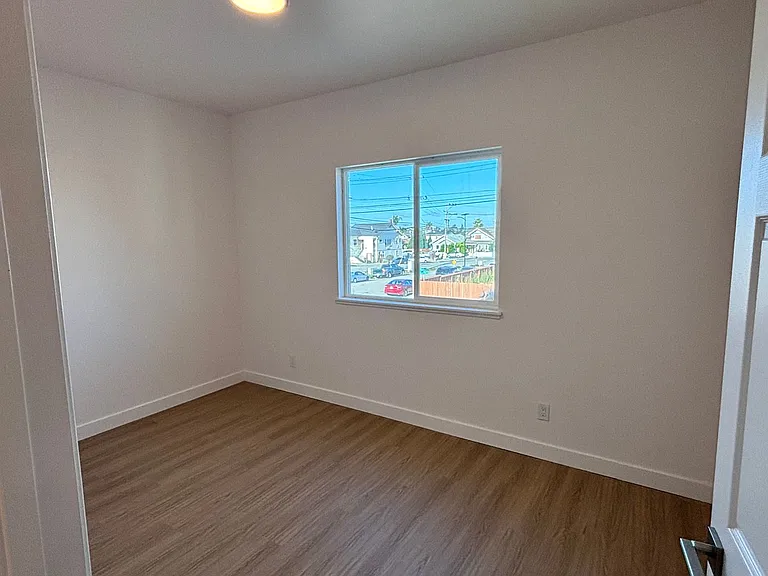 630 Harbour Way — Photo 37