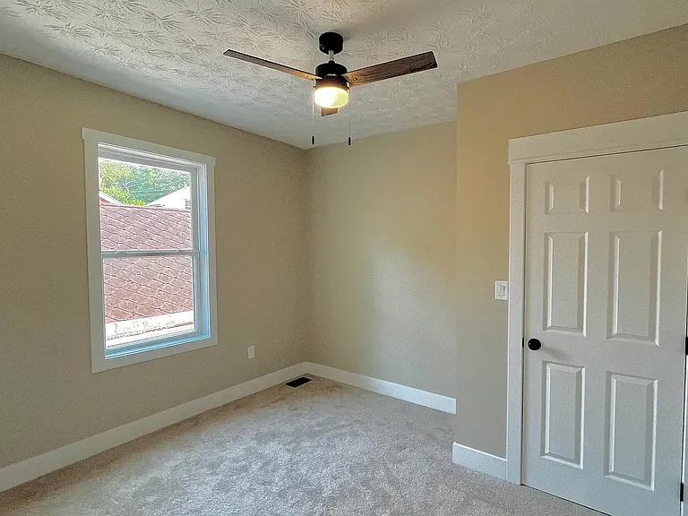 1236 Hermes Ave — Photo 17