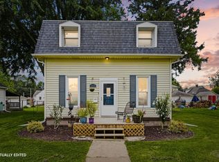 409 9th St, De Witt, IA 52742