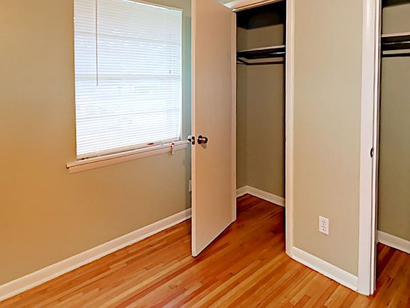 3rd image of 869 Bramblewood Ln