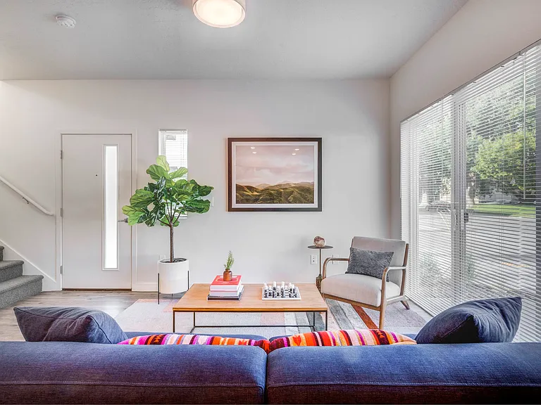 Hawthorne Townhomes — Photo 5