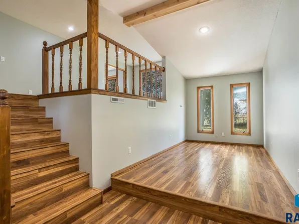 204 Anna Way, Harrisburg, SD 57032