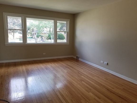 3rd image of 8536 N Oriole Ave