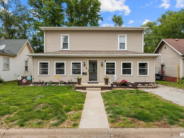 267 Cooper St, Pekin, IL 61554