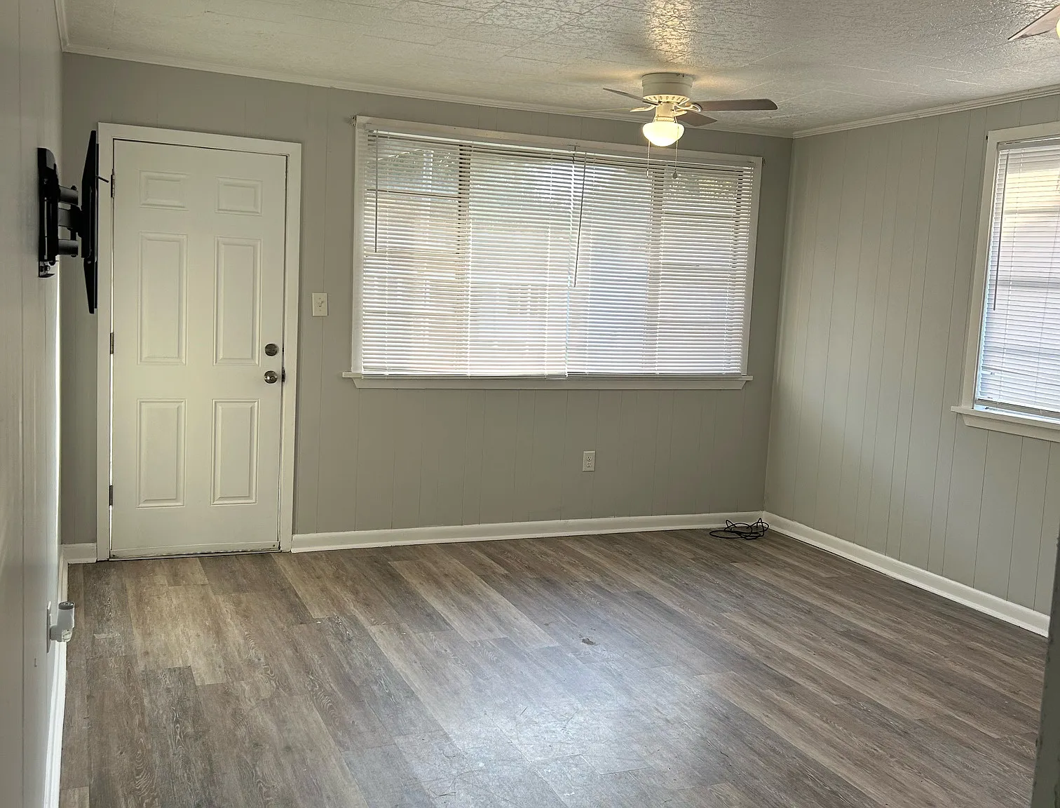 734 Hall St — Photo 3