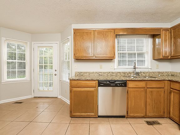 5th image of 8661 Twin Oaks Dr