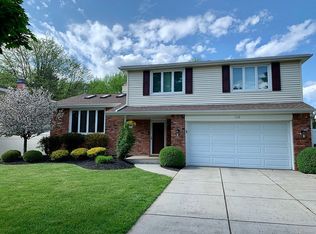 166 Hickory Hill Rd, Williamsville, NY 14221