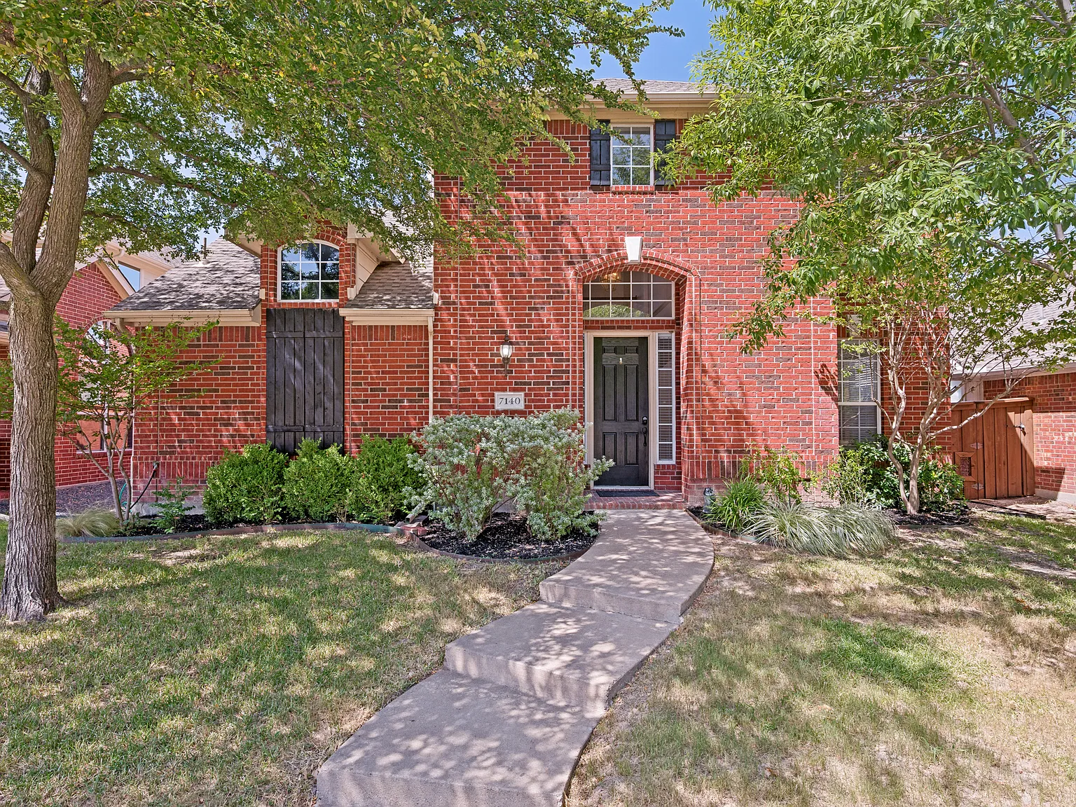 3 bed, 2.5 bath, 2530 sqft, $2,750 — Photo 2