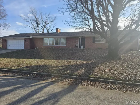 14 Calhoun Ln, East Saint Louis, IL 62203