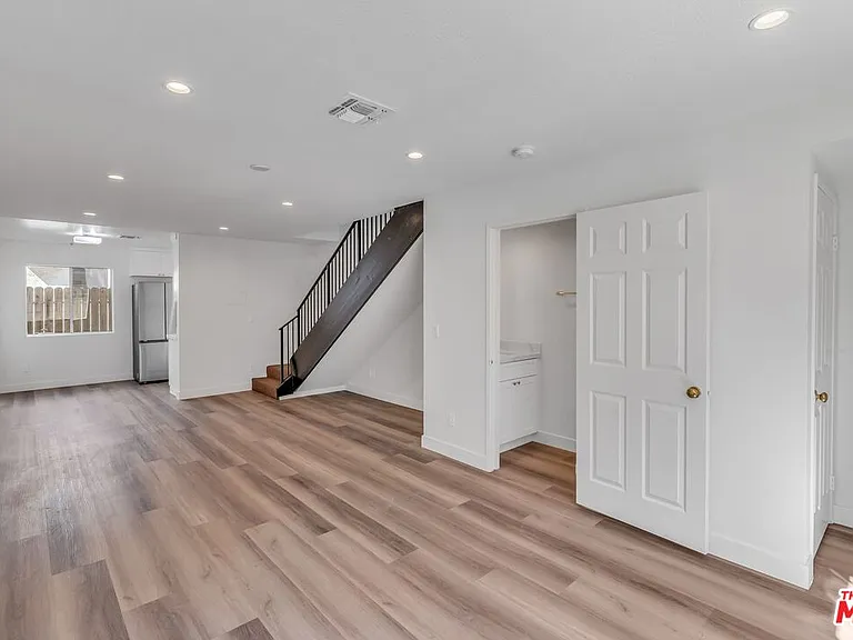 6616 Sylmar Ave #3 — Photo 2