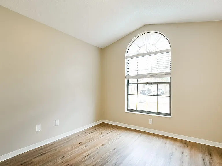 1011 Manigan Ave — Photo 13