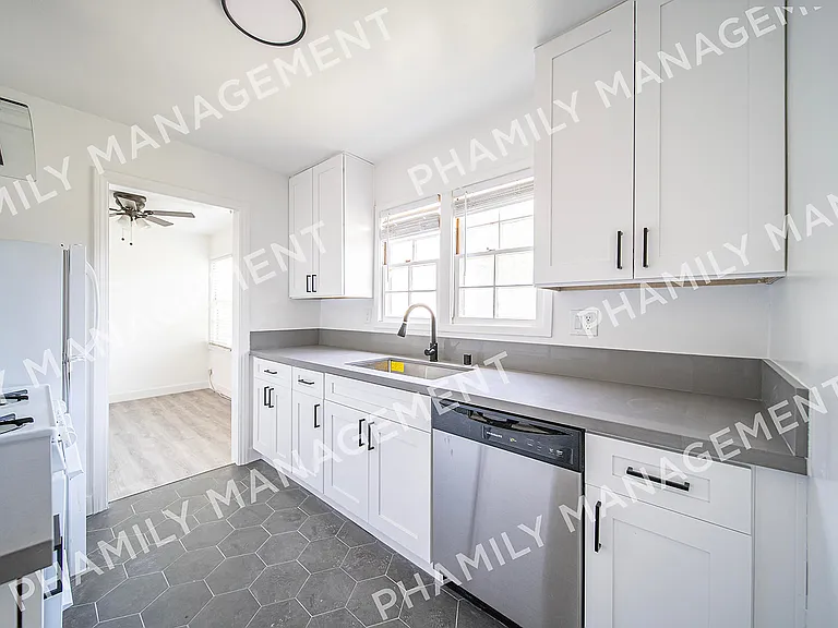 1745 Grevelia St #19 — Photo 8