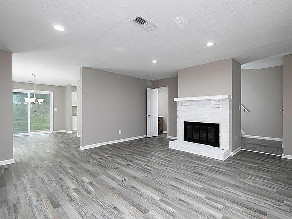 4th image of 2763 Northwood Ct SW
