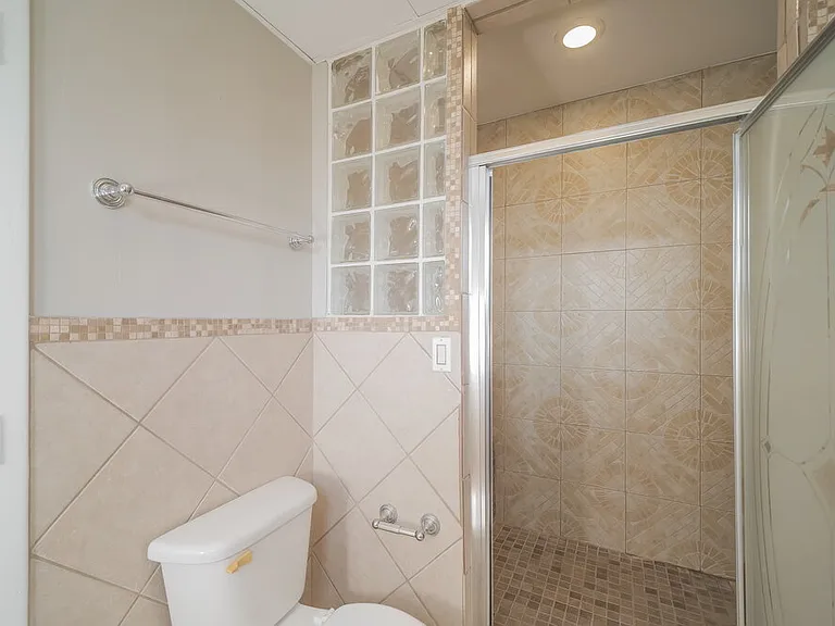 1322 SE 12th St — Photo 11