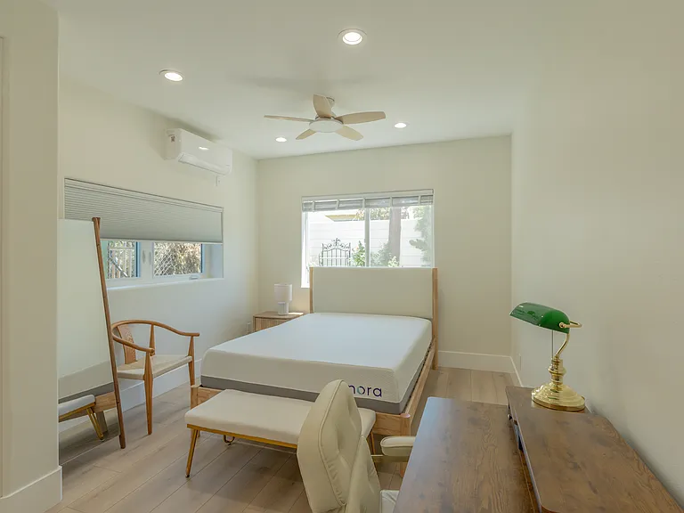 2222 S Budlong Ave #1/2 — Photo 7