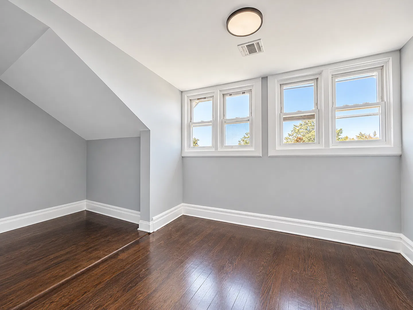 904 S 20 St — Photo 1