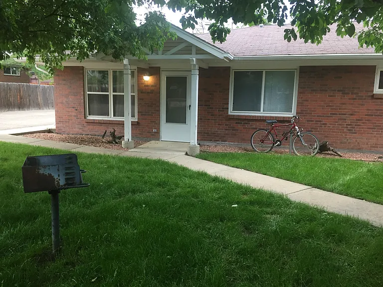 4410 Laguna Pl #F — Photo 1