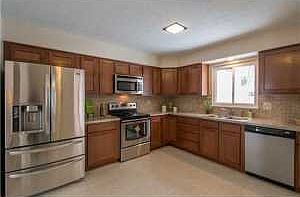 5th image of 3754 Darbyshire Dr