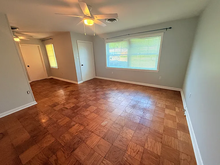 413 Lynn St — Photo 17