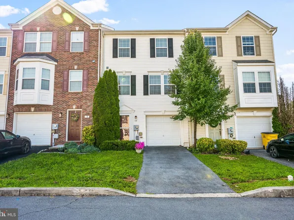 12 Lopez Dr, Martinsburg, WV 25405