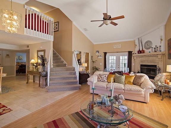 5th image of 3275 Hillmont Cir