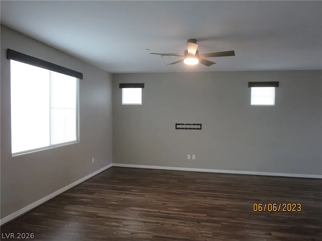 4 bed, 2.5 bath, 2278 sqft, $2,300 — Photo 2