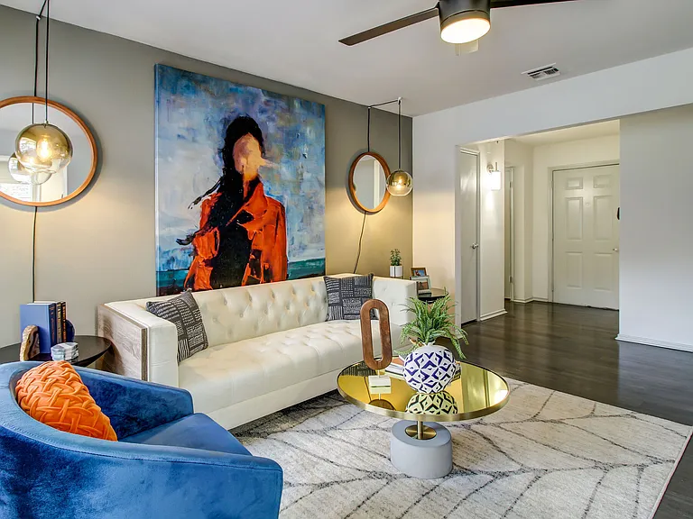 Noah Apartments — Photo 13