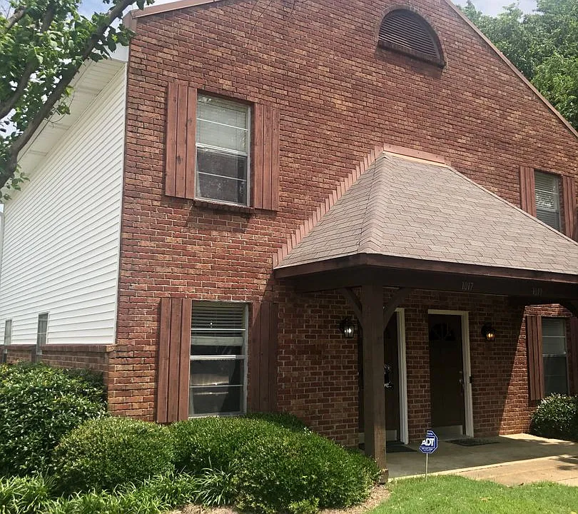 1017 Inverness Ln