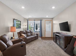 48 River Woods Dr W, Saint Paul Park, MN 55071