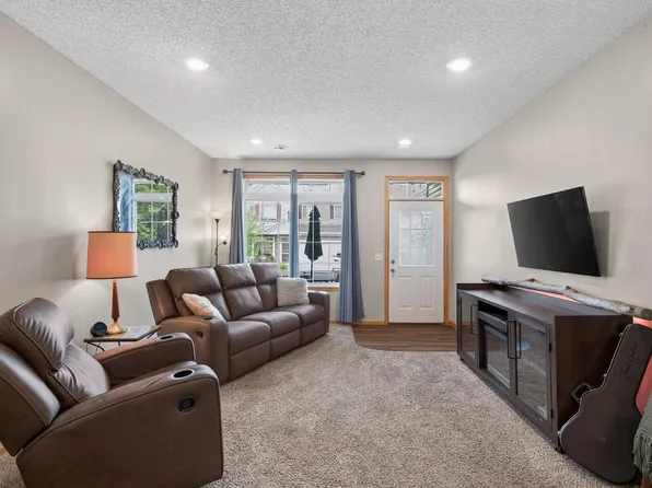 48 River Woods Dr W, Saint Paul Park, MN 55071
