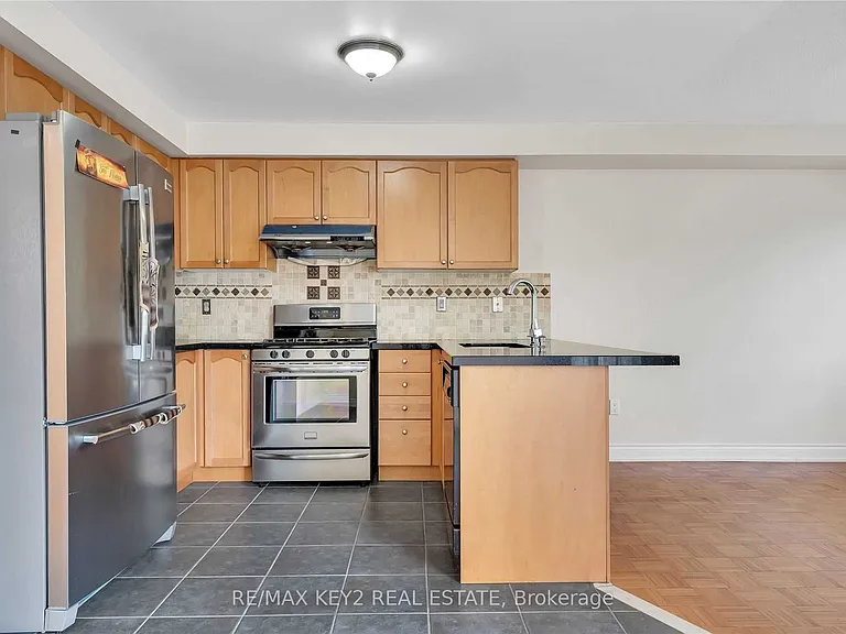 633 Caboto Trl — Photo 12