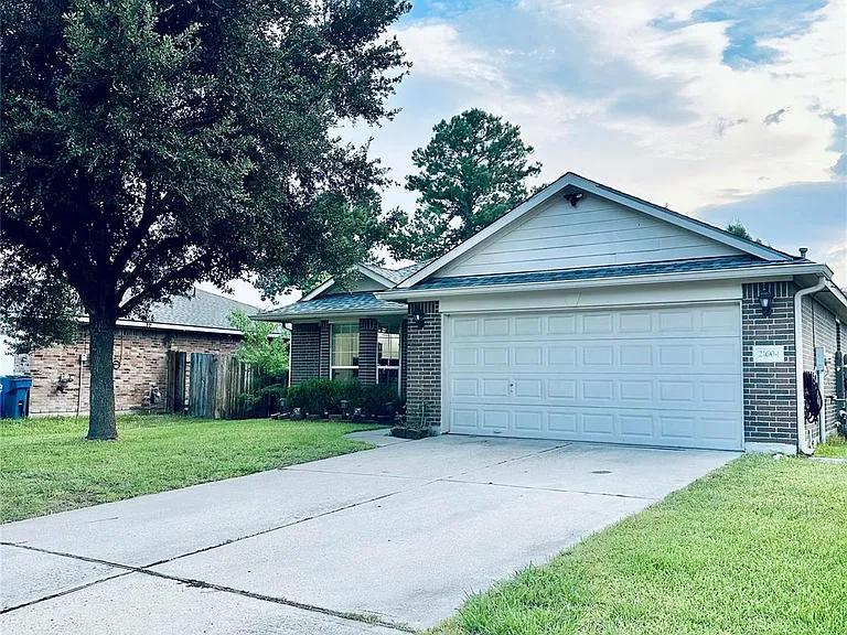 21604 Horseshoe Dr — Photo 1