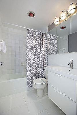 5th image of 150 W 51st St APT 1802