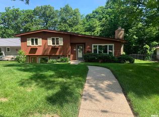 1811 E Maple Ridge Dr, Peoria, IL 61614