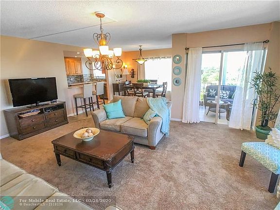 2nd image of 555 SE 6th Ave APT 9H