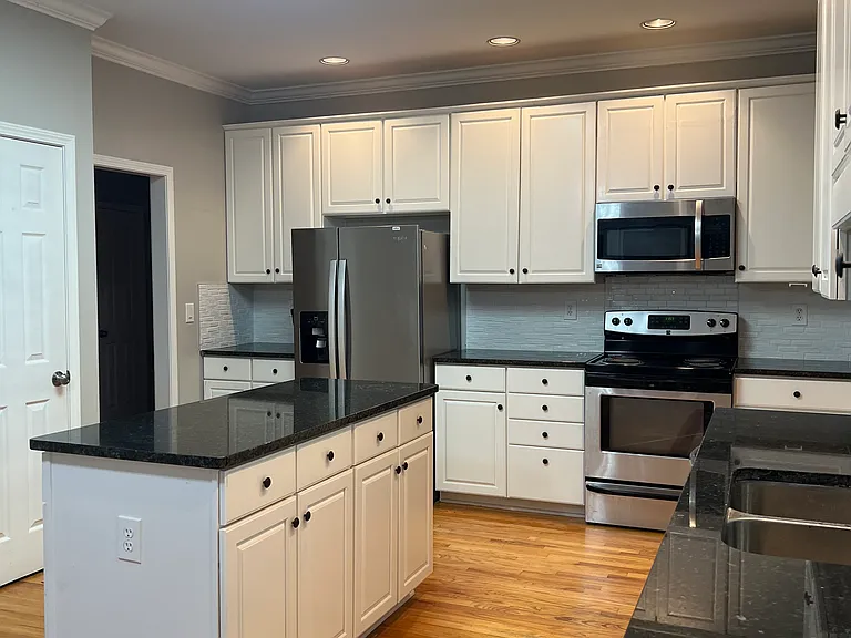 601 Southdale Cir — Photo 26