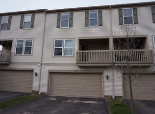 542 Conservatory Ln, Aurora, IL 60502