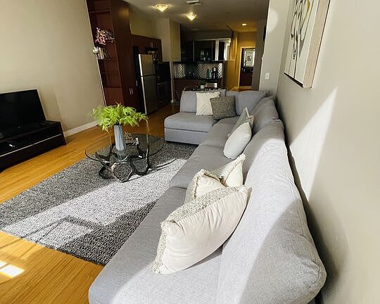 2nd image of 3810 Wilshire Blvd APT 610