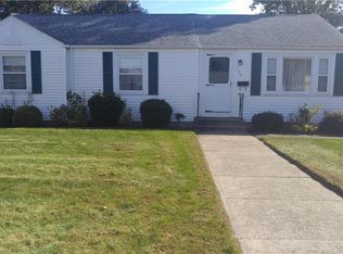 132 Liverpool St, Warwick, RI 02886