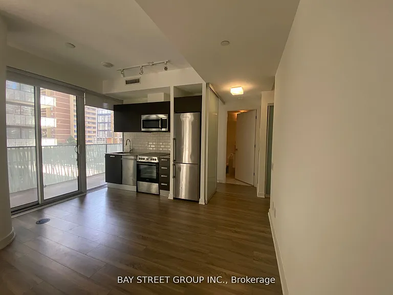 42 Charles St E #401 — Photo 8