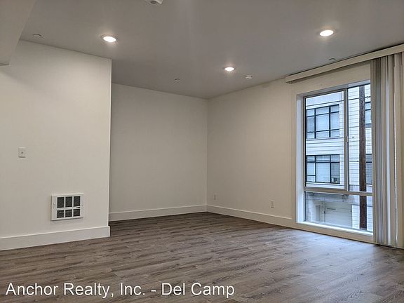 5th image of 2635 Sacramento St #8