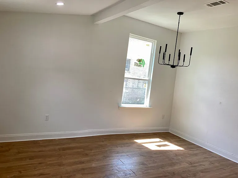 411 Michigan Ave — Photo 5