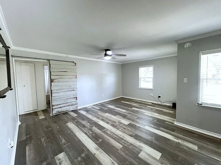 409 Oscar St — Photo 6