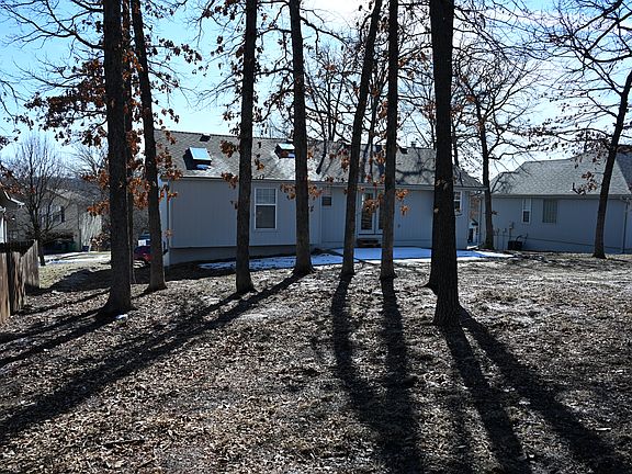3rd image of 117 NW Whitlock Dr