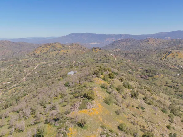 46125 Bobcat Lane, Squaw Valley, CA 93675