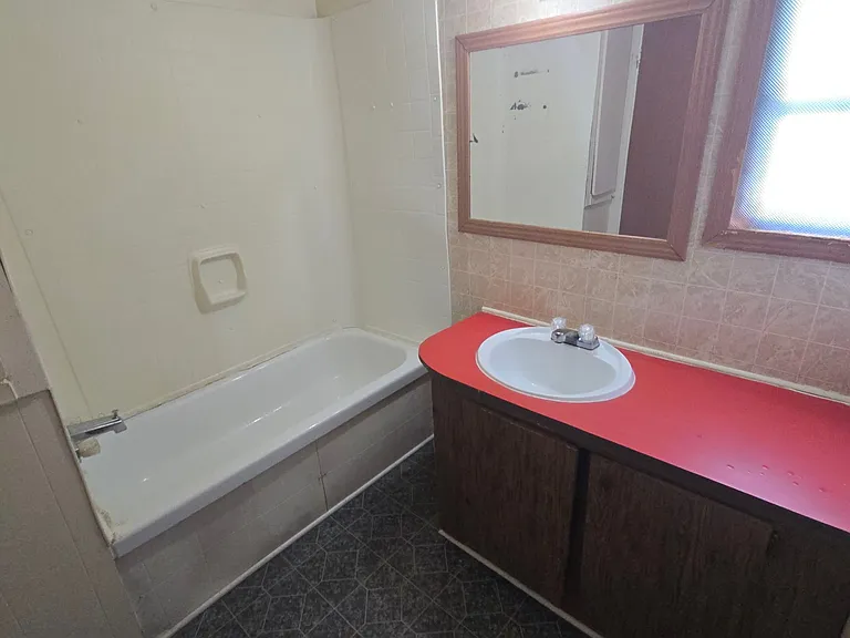 93 Oakwood Cir #8 — Photo 8