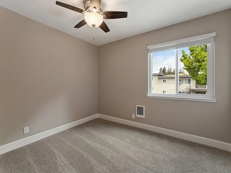 Vista Creek Apartments — Photo 54